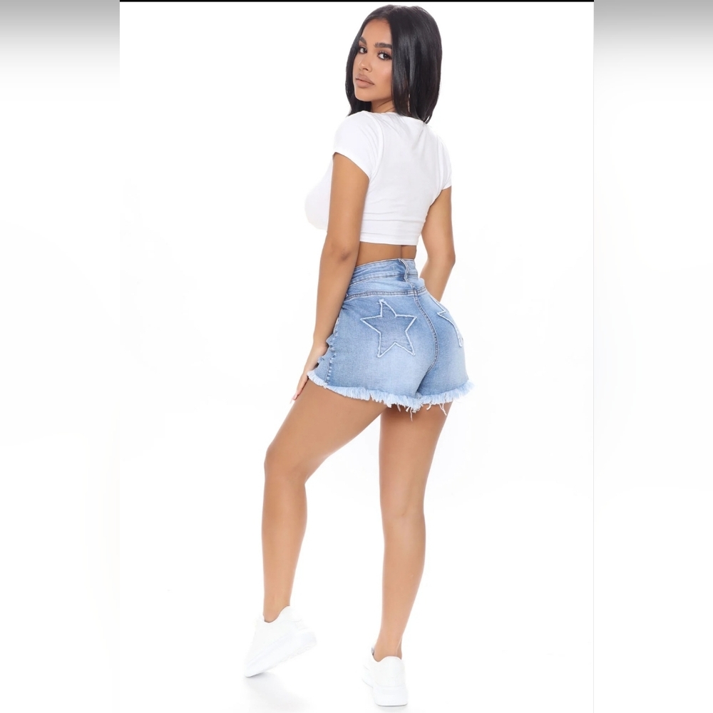 Fashion Nova- You're a Star Cut Off Denim Shorts *NWT* - Picture 4 of 10